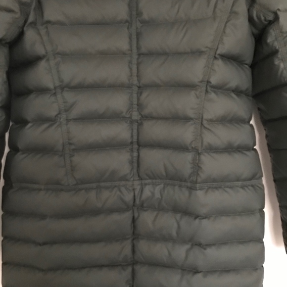 JNBY Dark Green Lightweight Matte Puffer size MEDIUM - Picture 5 of 8